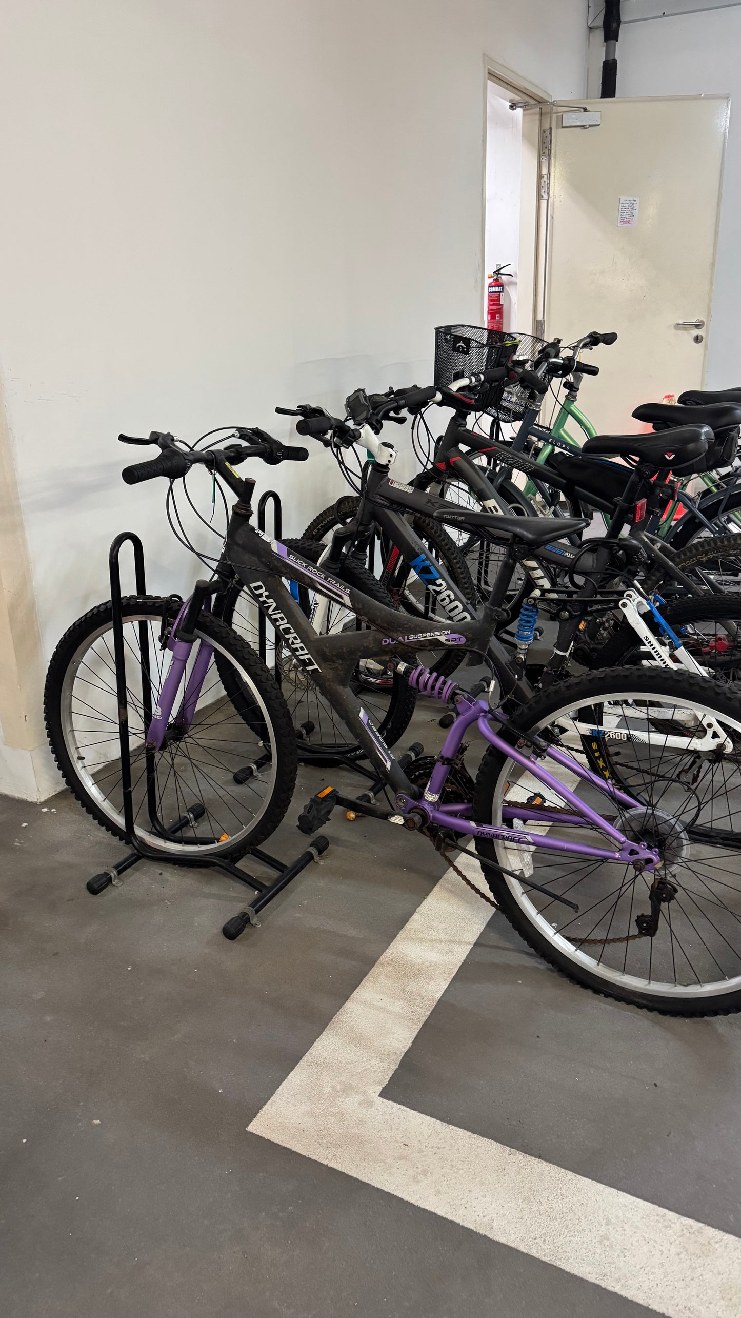 UNIVERSAL BIKE L-STAND