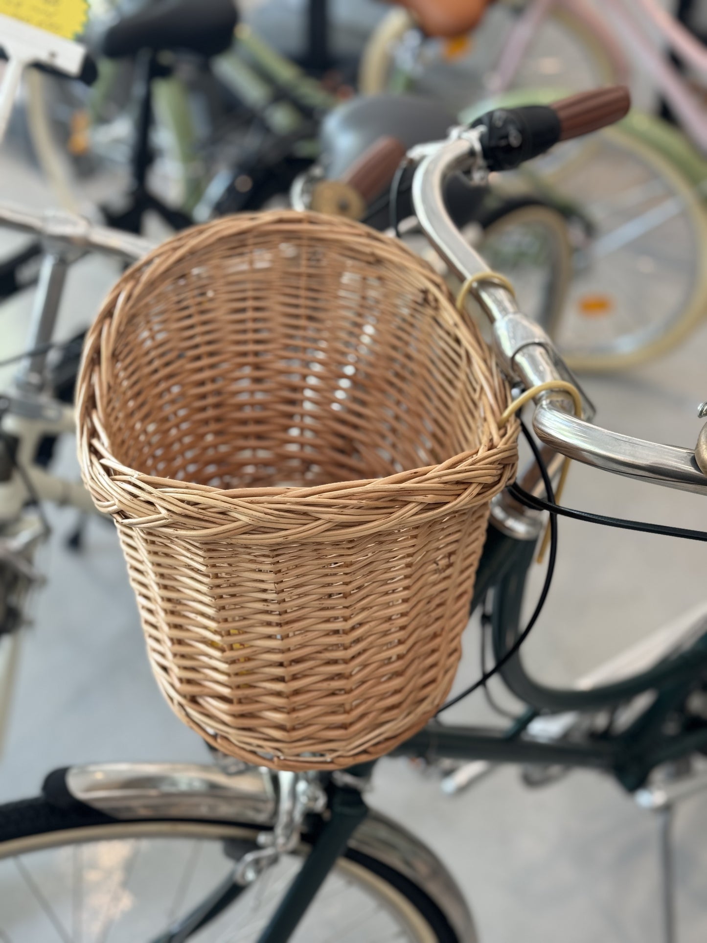 OVAL RATTAN BASKET WITH HOOK (FRONT)