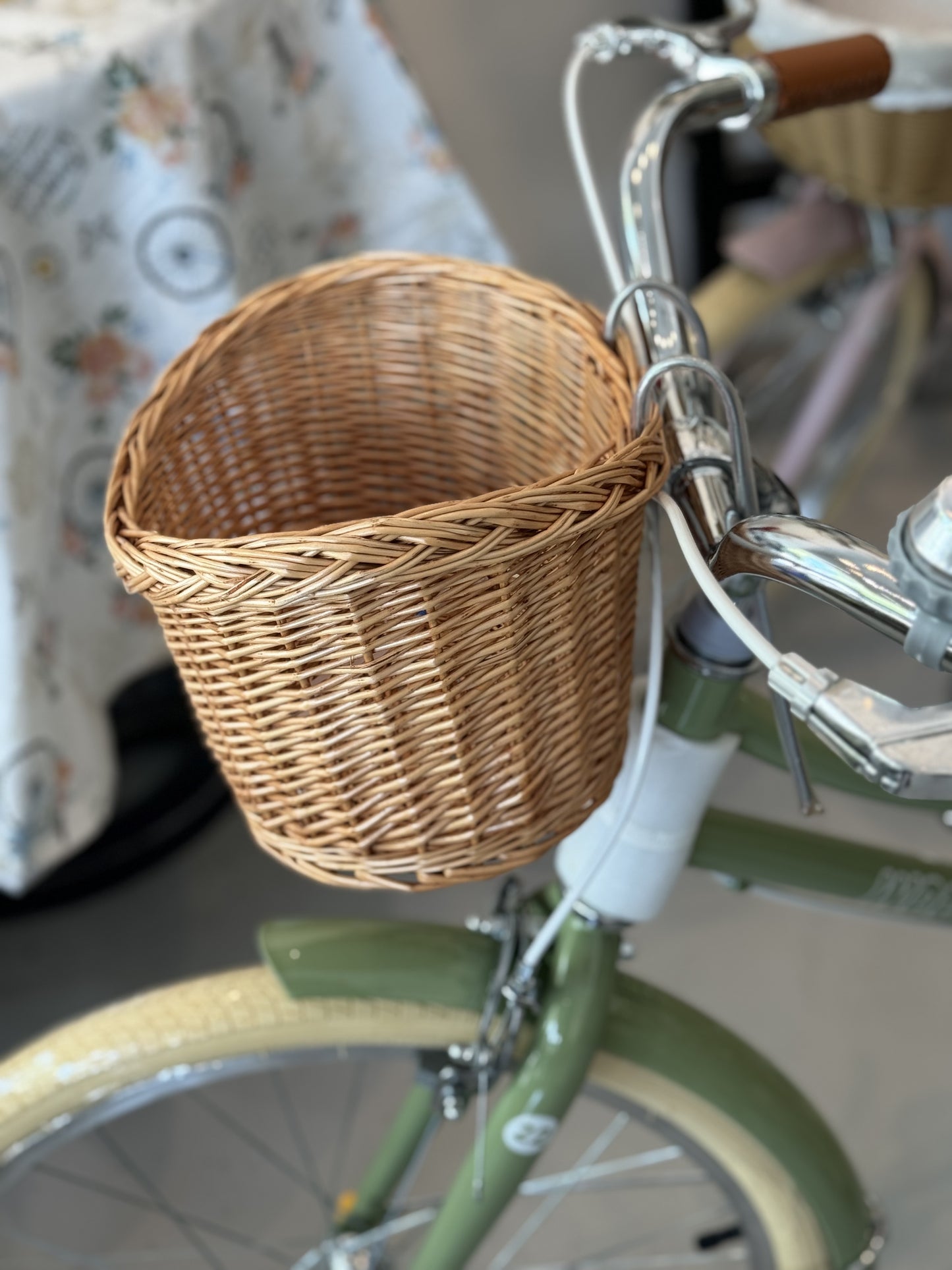 OVAL RATTAN BASKET WITH HOOK (FRONT)