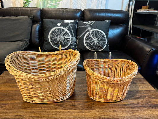 OVAL RATTAN BASKET WITH HOOK (FRONT)