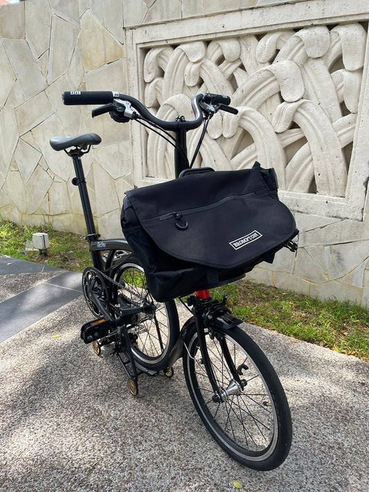 Front large bag with handle - Black