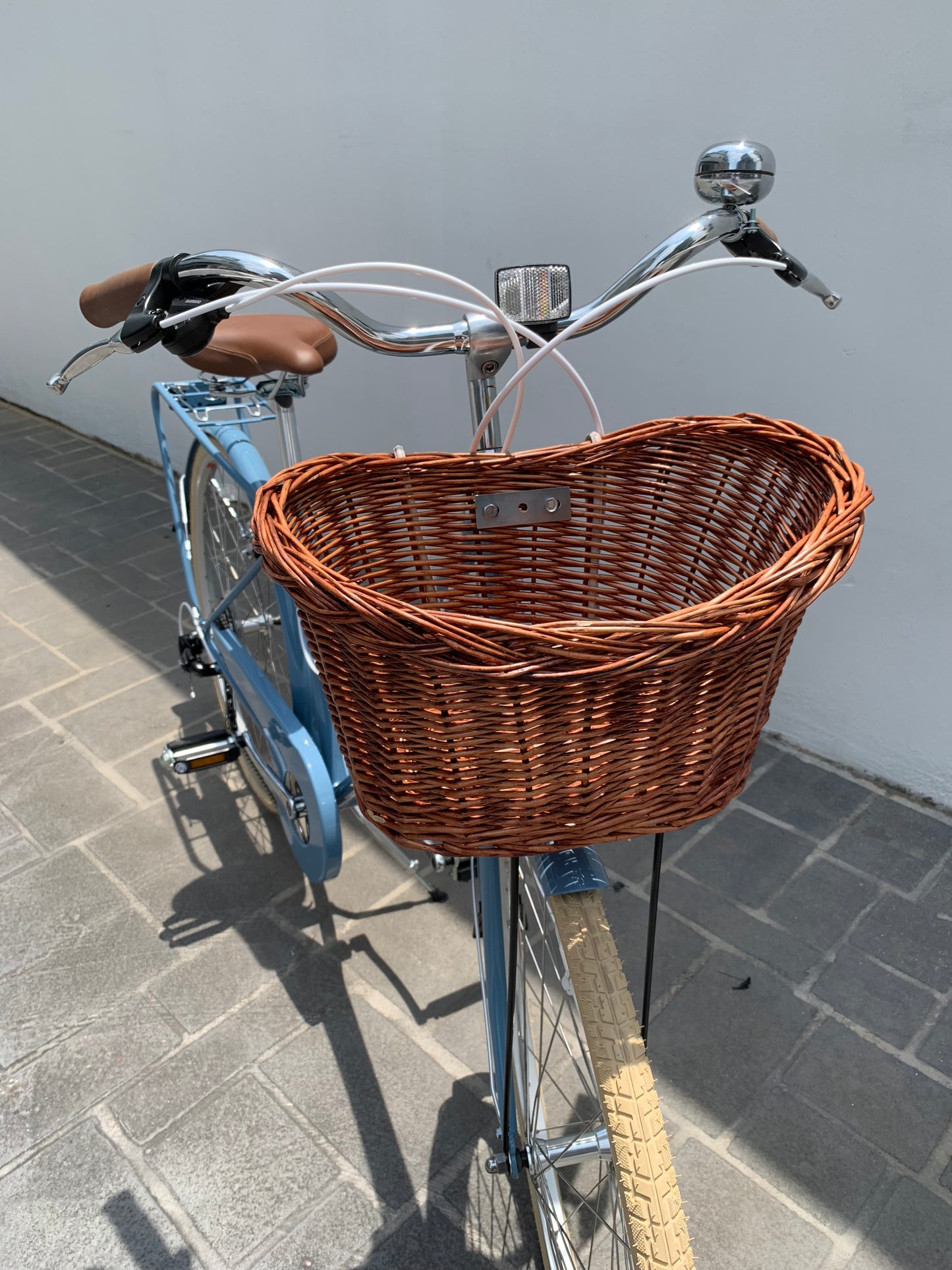 Basket Vintage Front with leather straps