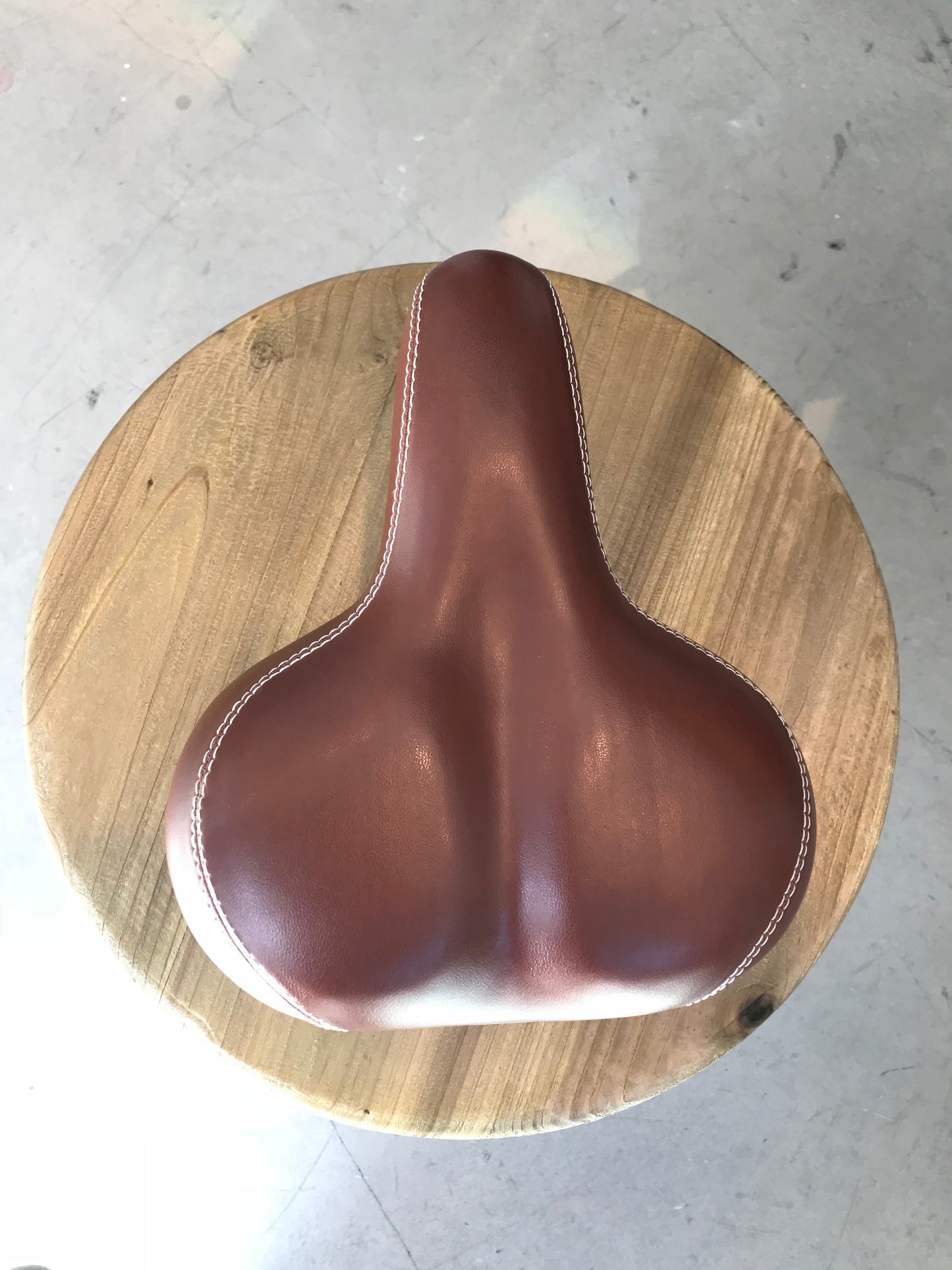 SADDLE SPRUNG VINYL (BROWN)