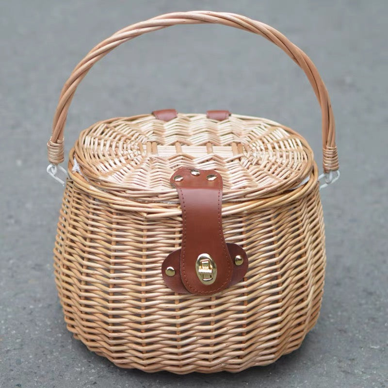 Basket Vintage Front With Cover and Leather Strap