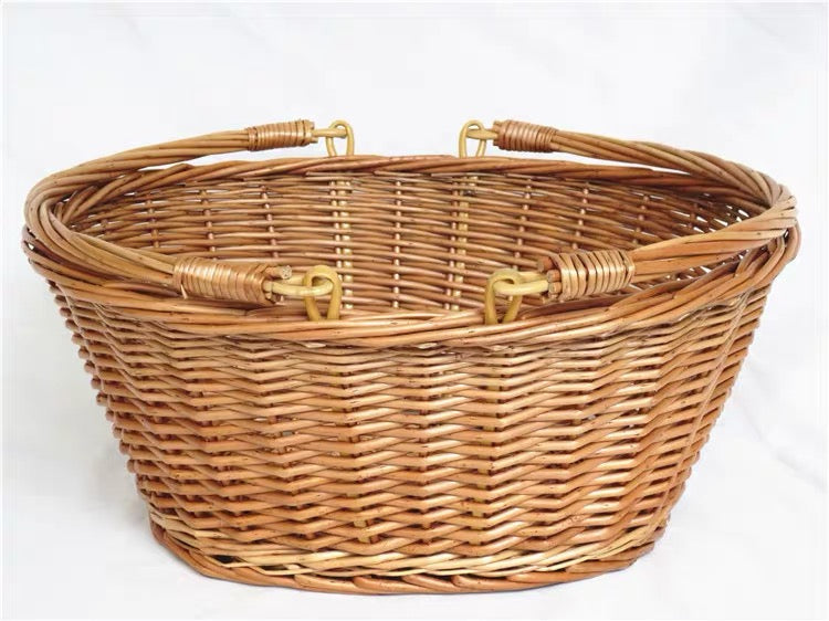 OVAL RATTAN BASKET (FRONT)