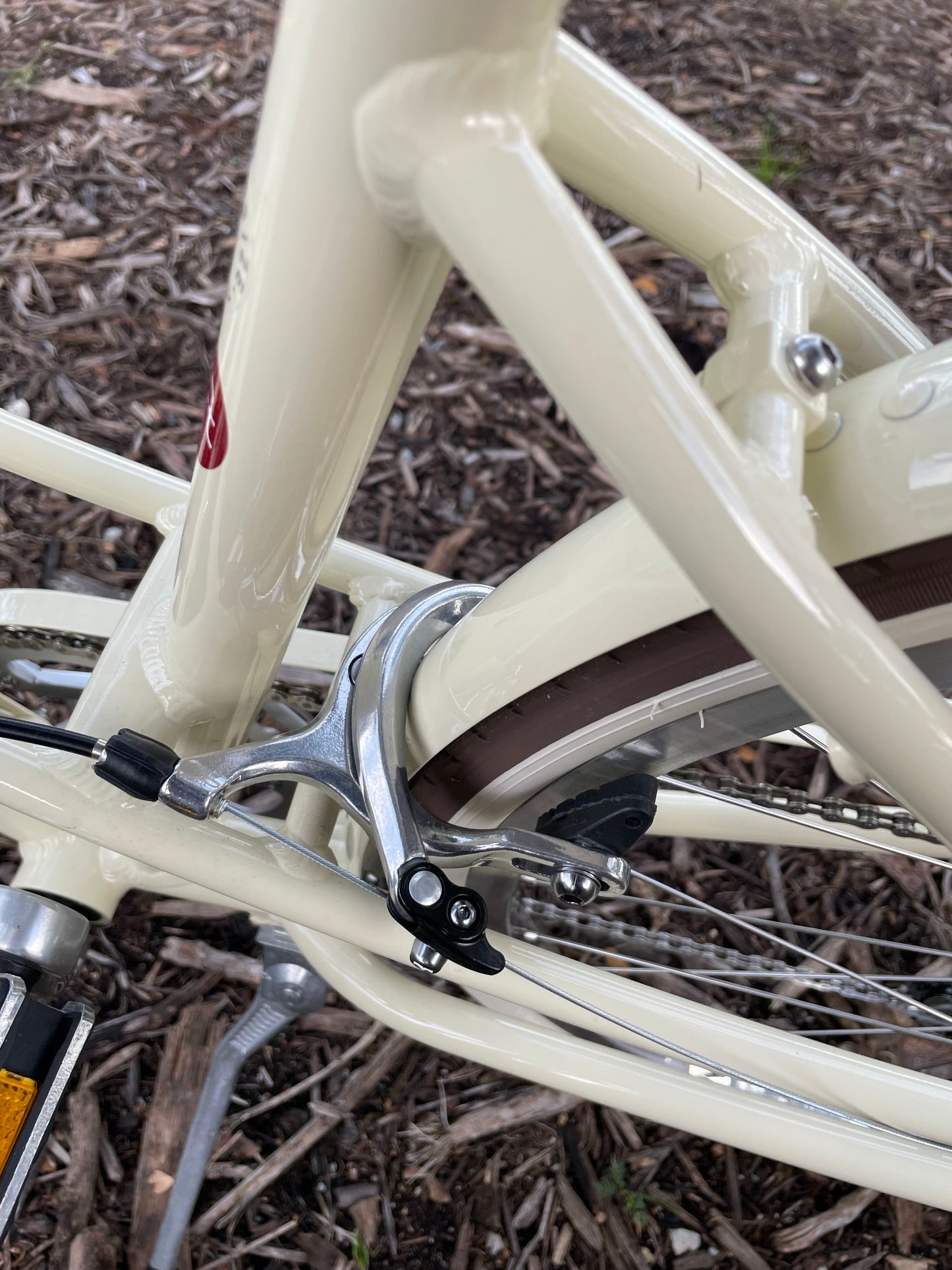 ELECTRA LOFT CLASSIC LADIES CITY BIKE 28 INCH CREAM WHITE 7 SPEED + FREE HEADLIGHT AND BIKE LOCK Q5