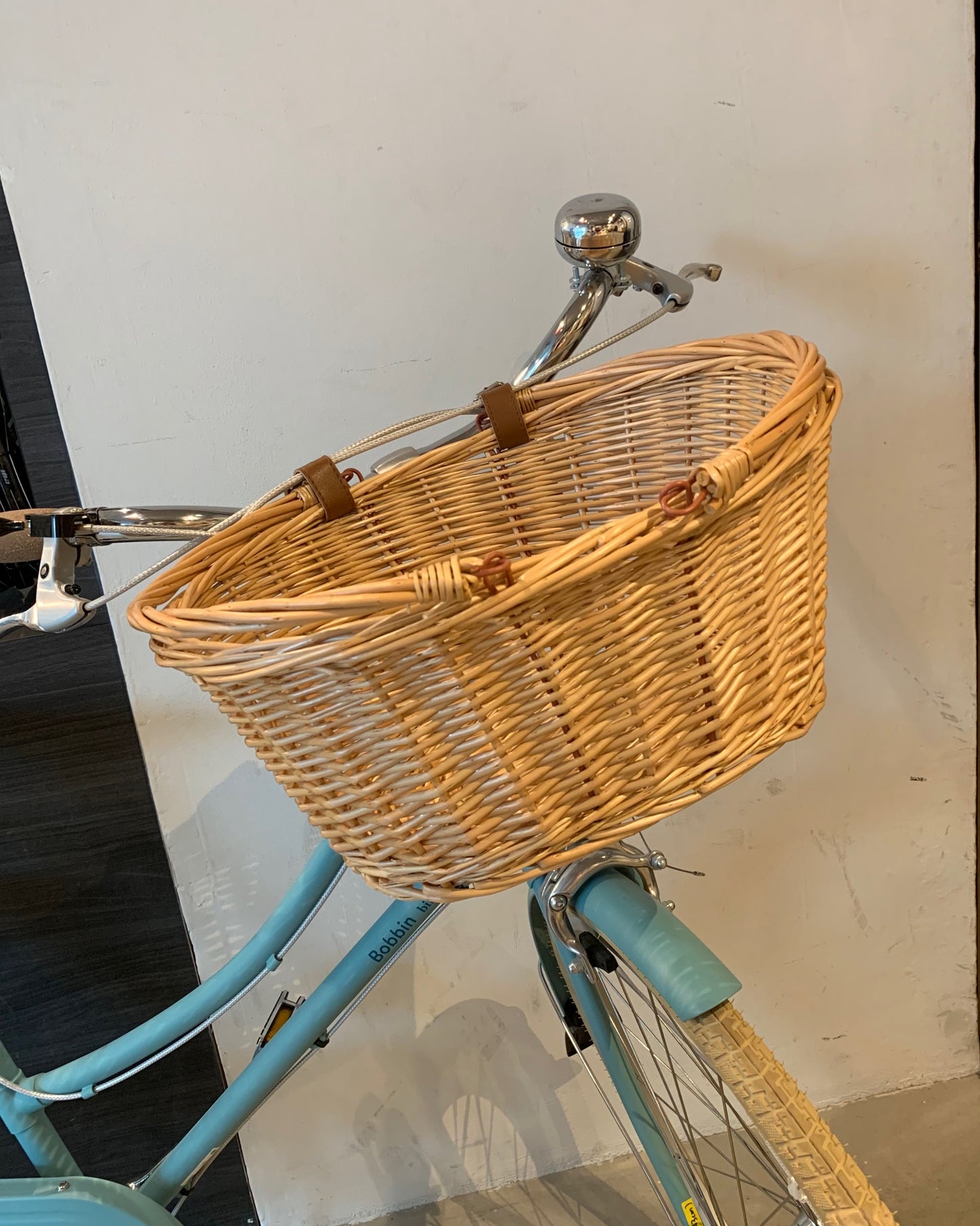 OVAL RATTAN BASKET (FRONT)