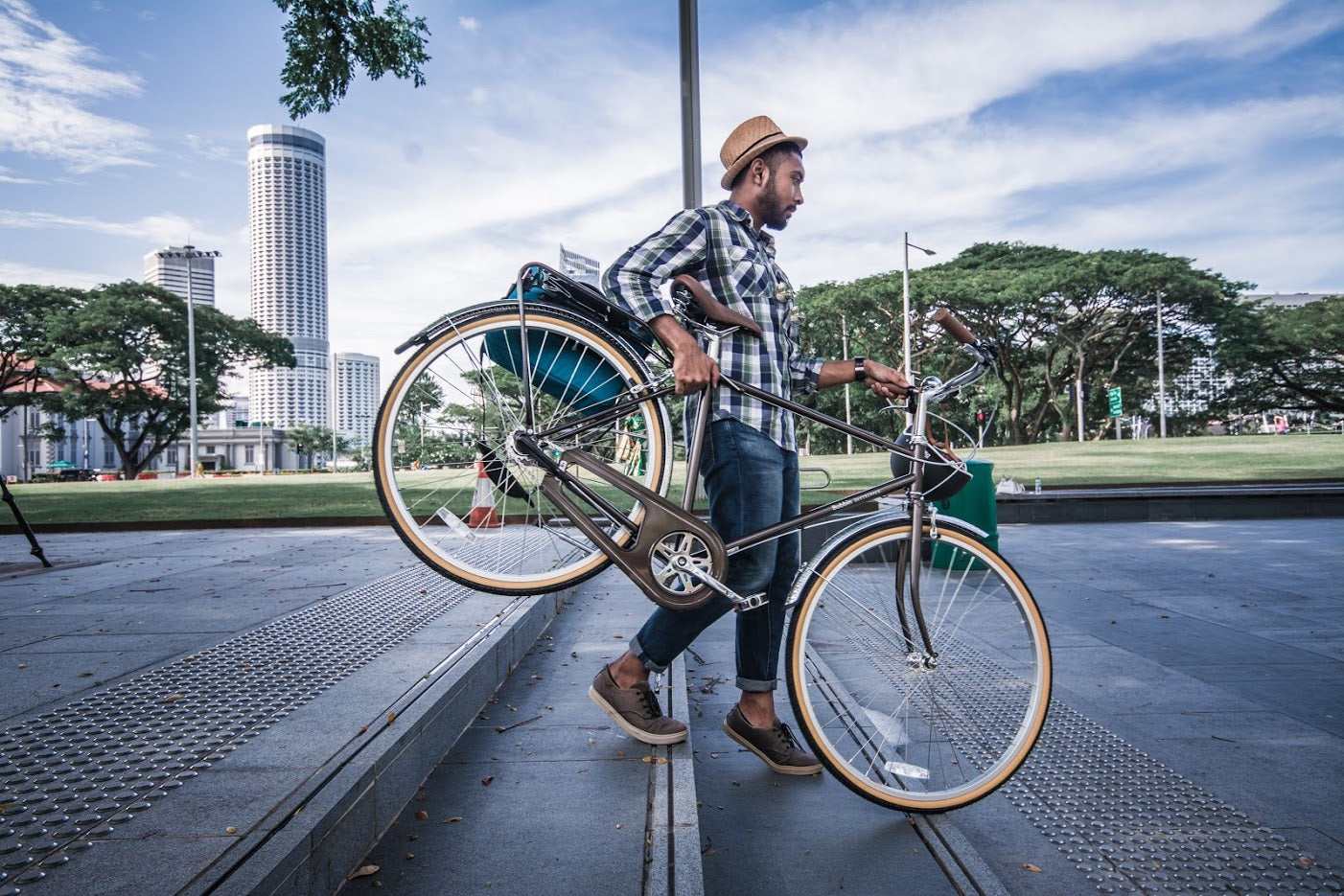 PICK UP / DELIVERY CHARGE (WITHIN SINGAPORE - SINGLE TRIP)